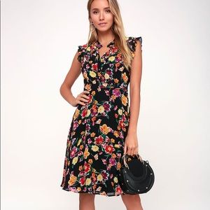 Lulu’s BLACK FLORAL PRINT RUFFLED MIDI DRESS 💃🏿